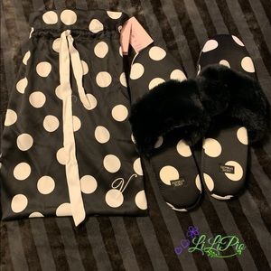 Victoria’s Secret ~ Polka Dot Slippers
